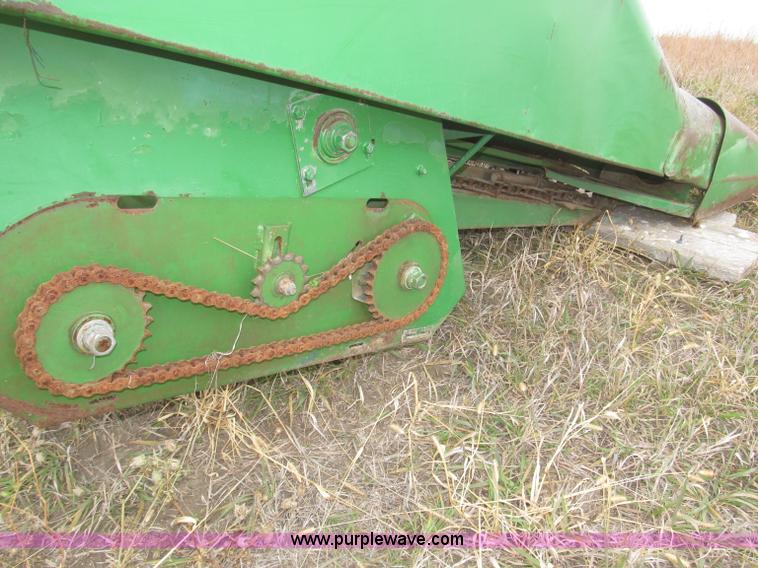 image for item F7171 John Deere 444 corn header