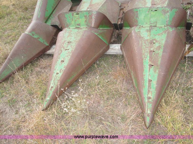 image for item F7171 John Deere 444 corn header