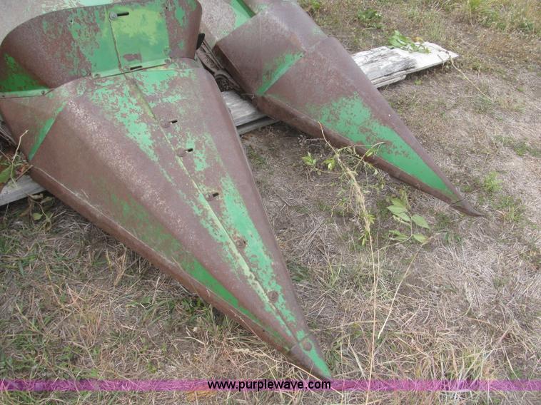 image for item F7171 John Deere 444 corn header