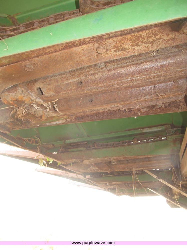 image for item F7171 John Deere 444 corn header