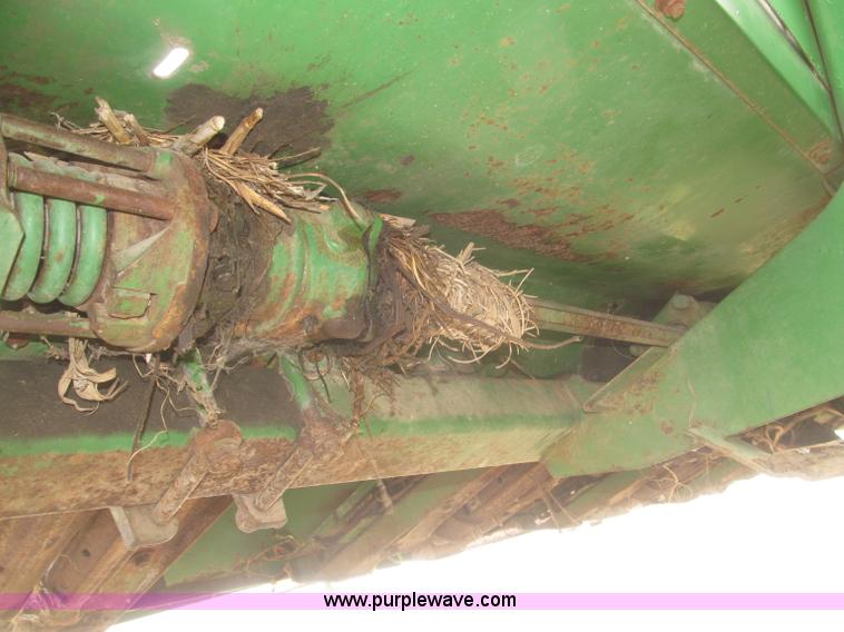 image for item F7171 John Deere 444 corn header