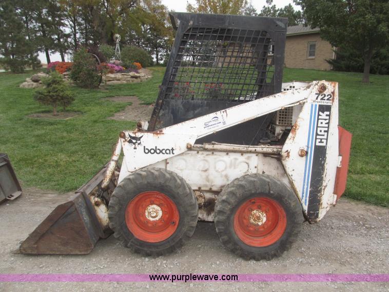 image for item F7178 1976 Bobcat 722 skid steer