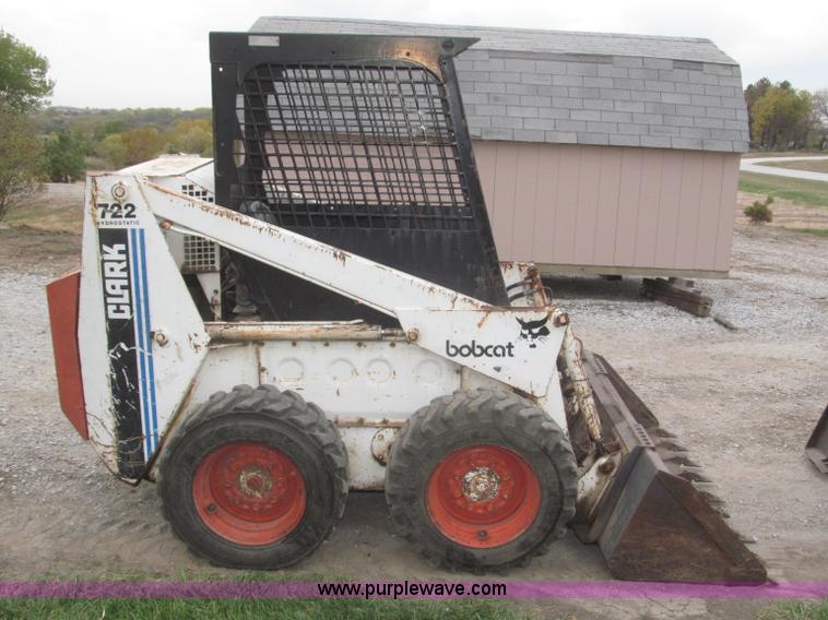 image for item F7178 1976 Bobcat 722 skid steer
