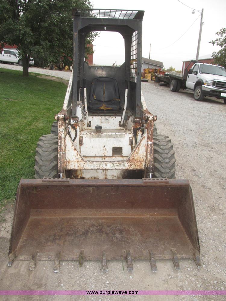 image for item F7178 1976 Bobcat 722 skid steer