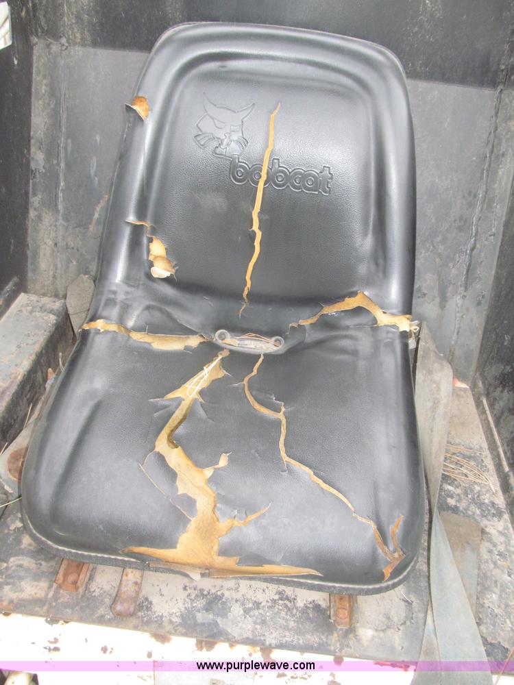 image for item F7178 1976 Bobcat 722 skid steer