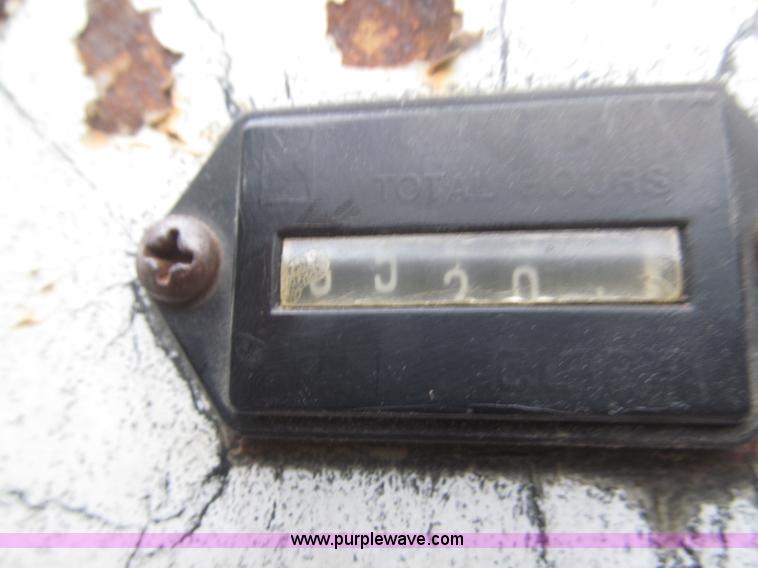 image for item F7178 1976 Bobcat 722 skid steer