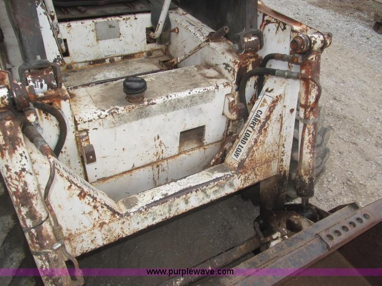 image for item F7178 1976 Bobcat 722 skid steer