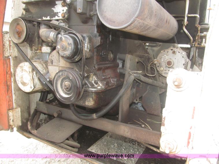 image for item F7178 1976 Bobcat 722 skid steer