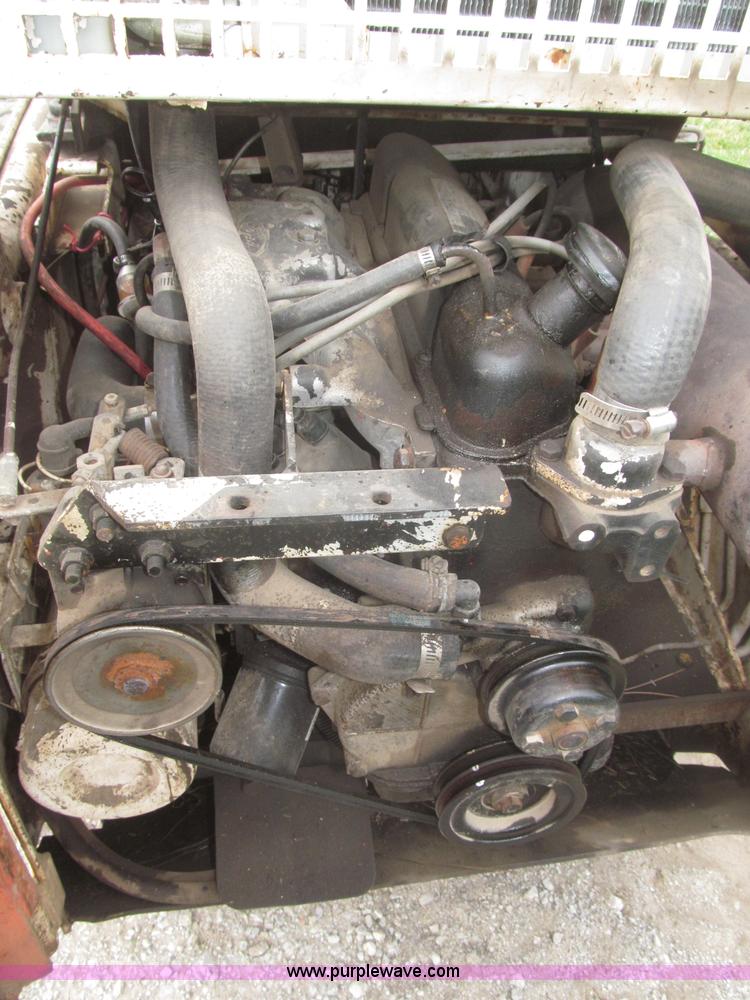 image for item F7178 1976 Bobcat 722 skid steer