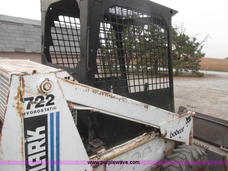 image for item F7178 1976 Bobcat 722 skid steer