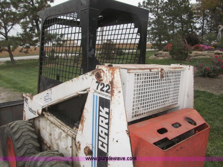 image for item F7178 1976 Bobcat 722 skid steer
