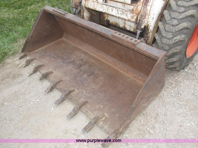 image for item F7178 1976 Bobcat 722 skid steer