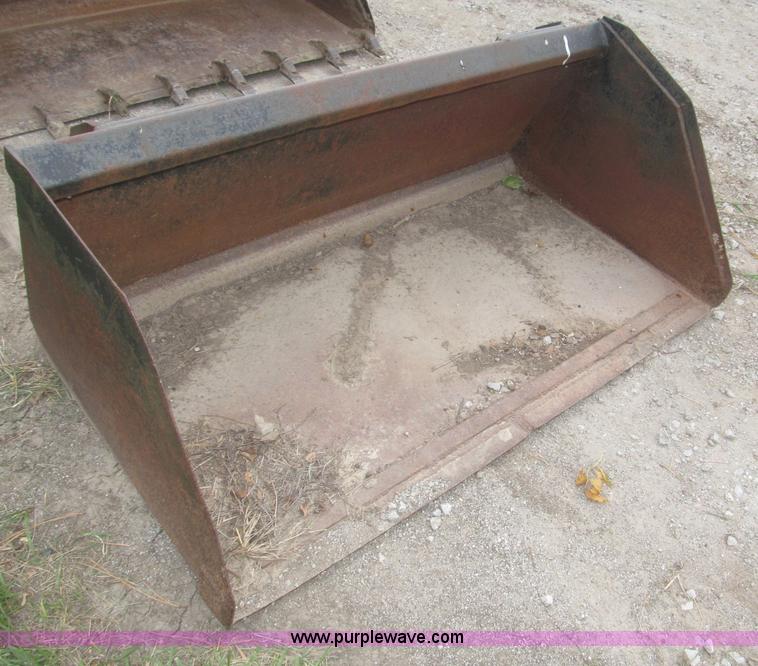 image for item F7178 1976 Bobcat 722 skid steer