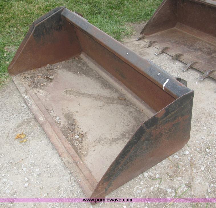 image for item F7178 1976 Bobcat 722 skid steer