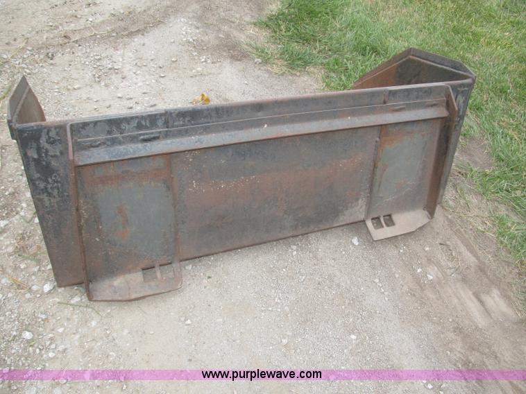 image for item F7178 1976 Bobcat 722 skid steer