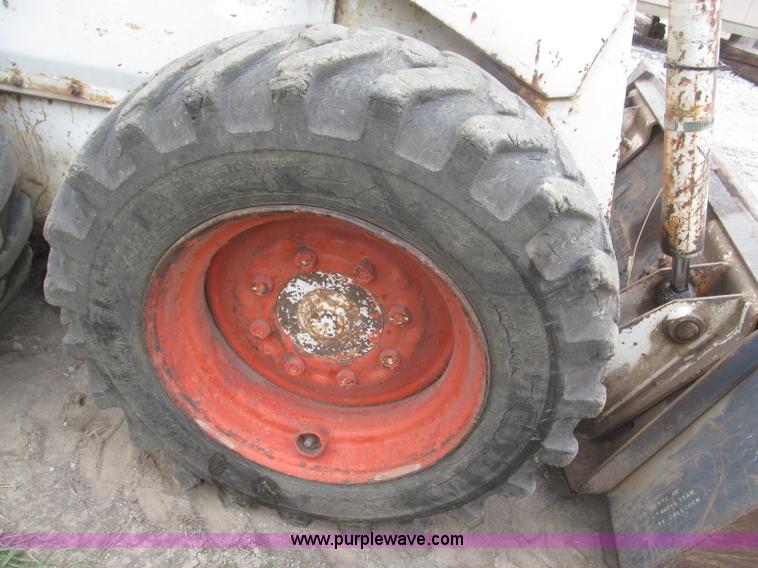 image for item F7178 1976 Bobcat 722 skid steer