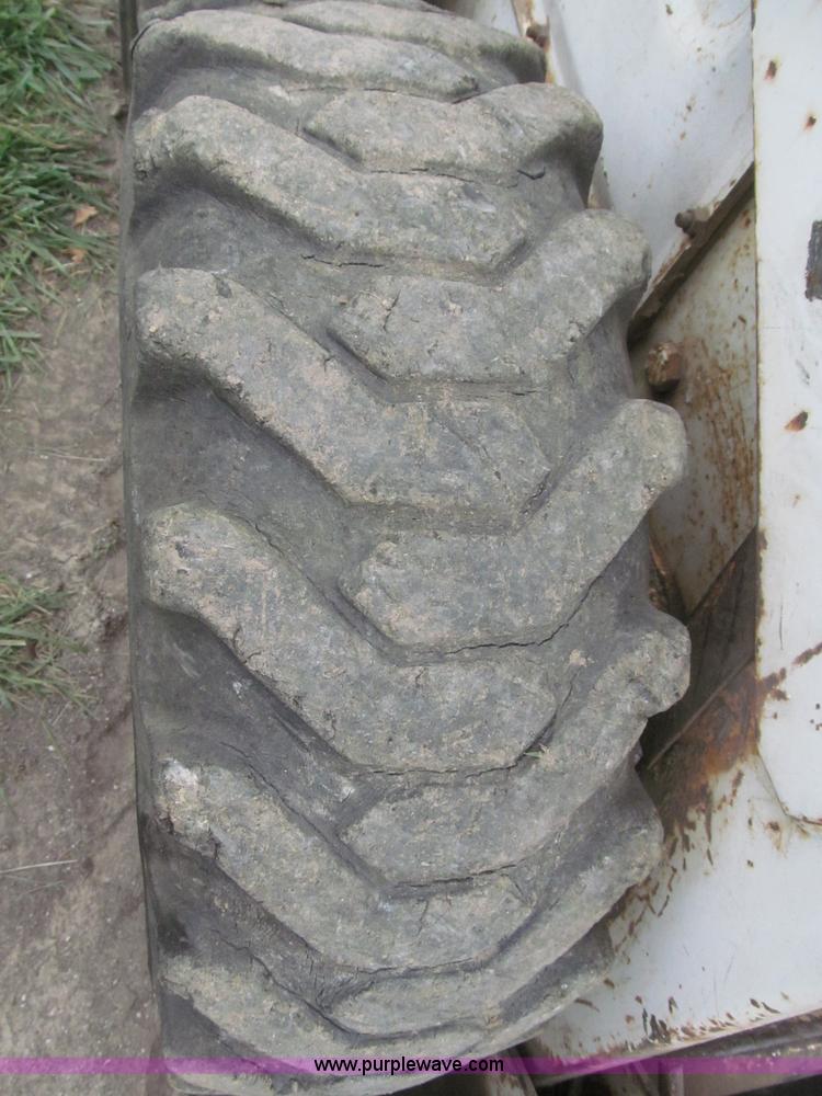 image for item F7178 1976 Bobcat 722 skid steer