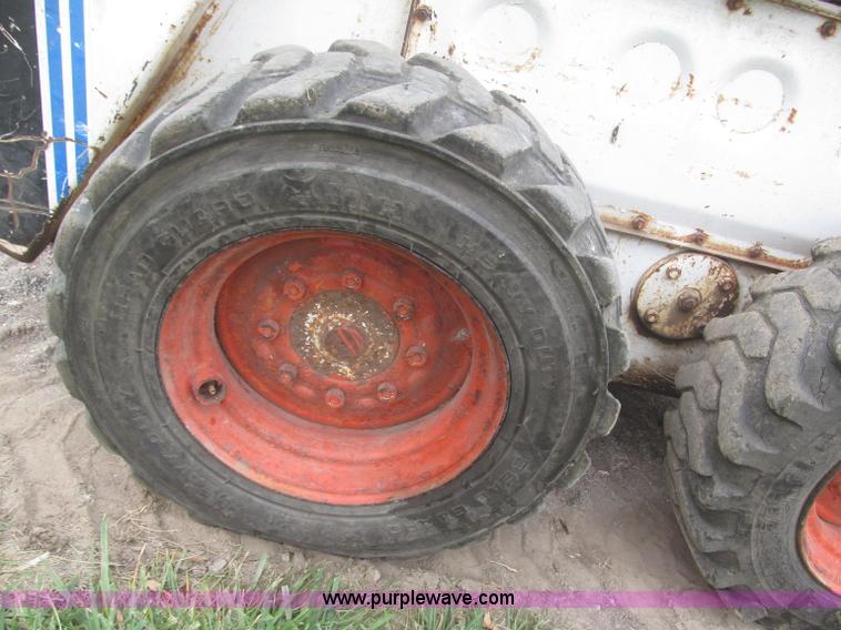 image for item F7178 1976 Bobcat 722 skid steer