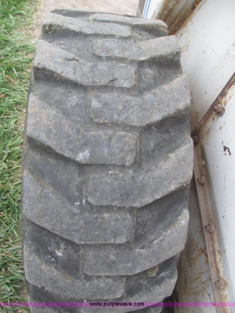 image for item F7178 1976 Bobcat 722 skid steer