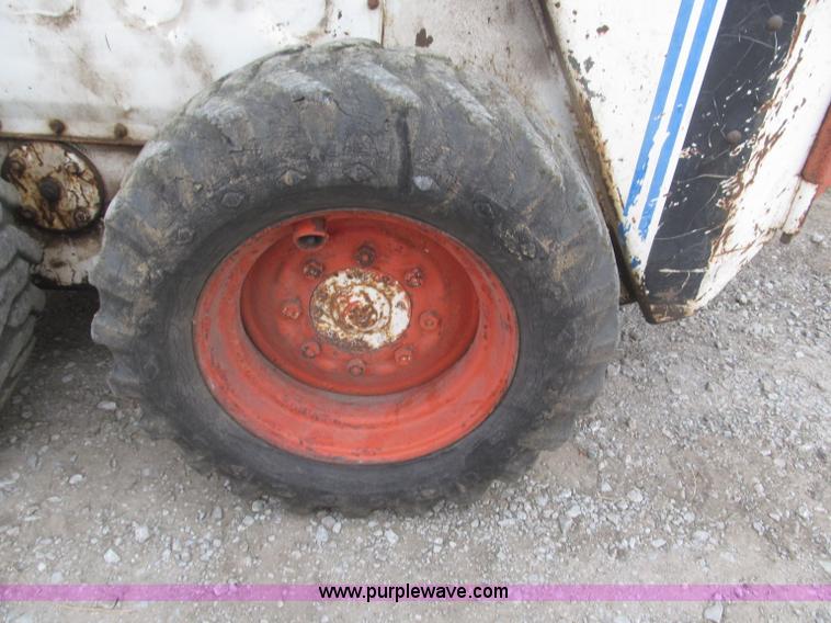 image for item F7178 1976 Bobcat 722 skid steer