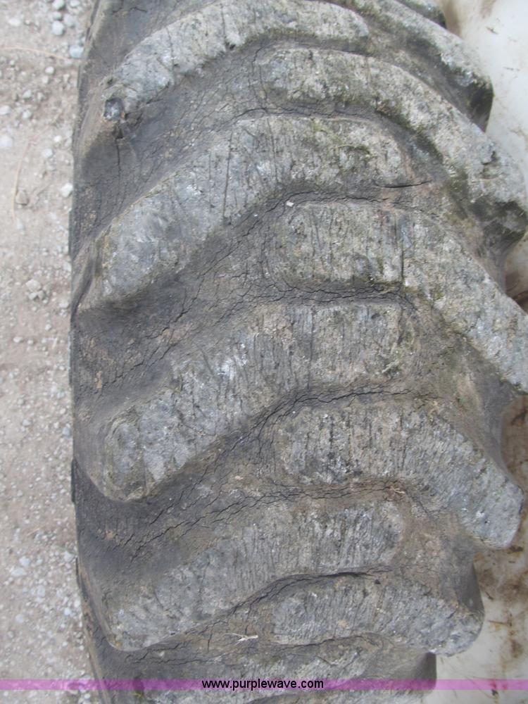 image for item F7178 1976 Bobcat 722 skid steer