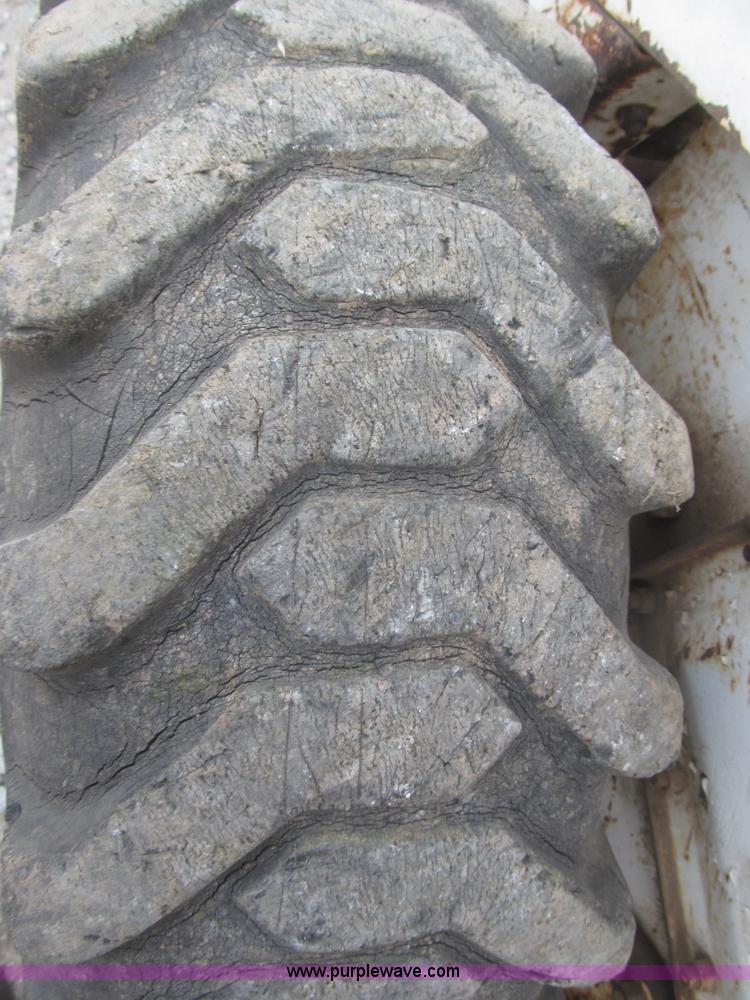 image for item F7178 1976 Bobcat 722 skid steer