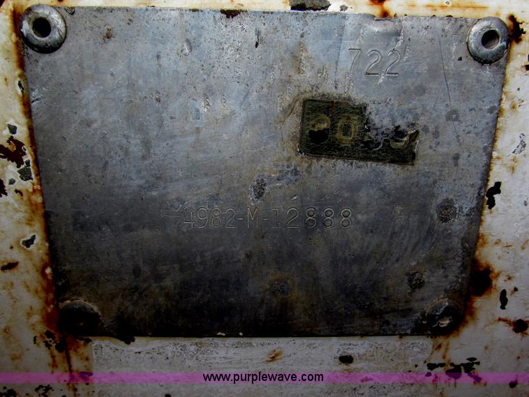 image for item F7178 1976 Bobcat 722 skid steer