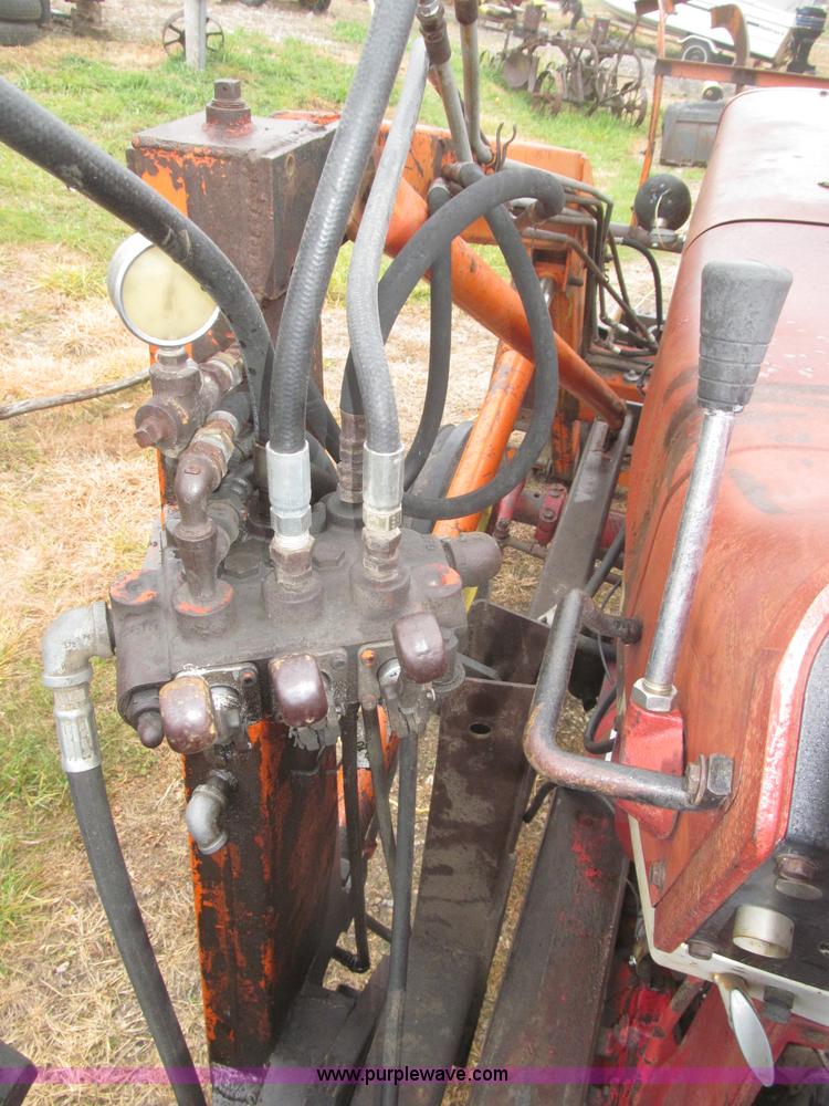 image for item F7182 1971 International Farmall 826 tractor