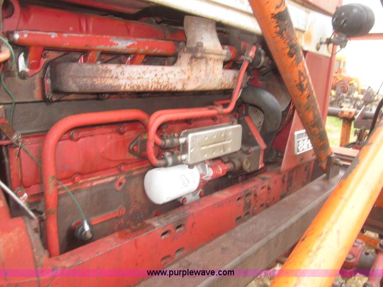image for item F7182 1971 International Farmall 826 tractor