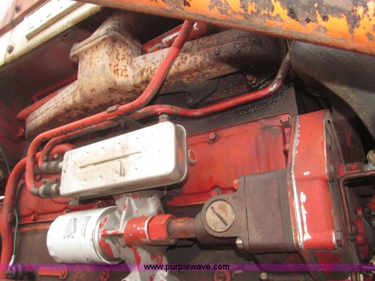 image for item F7182 1971 International Farmall 826 tractor