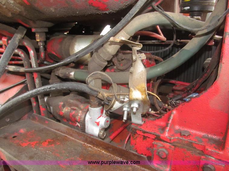 image for item F7182 1971 International Farmall 826 tractor