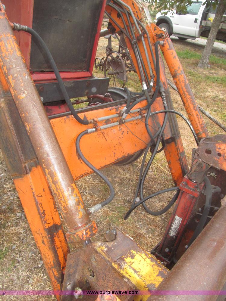 image for item F7182 1971 International Farmall 826 tractor