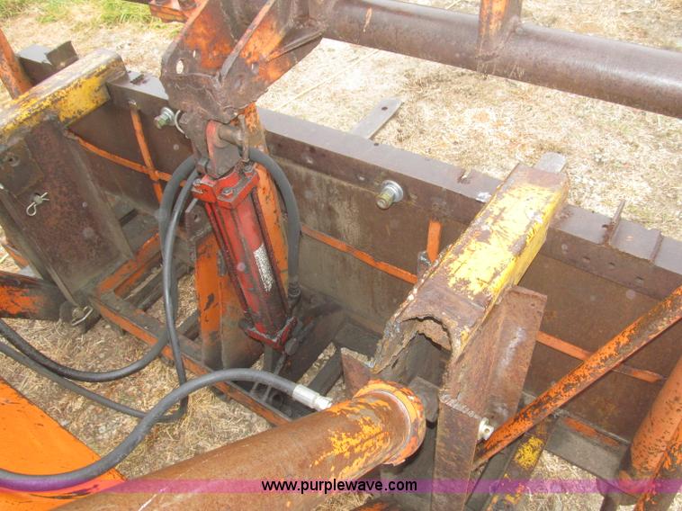 image for item F7182 1971 International Farmall 826 tractor