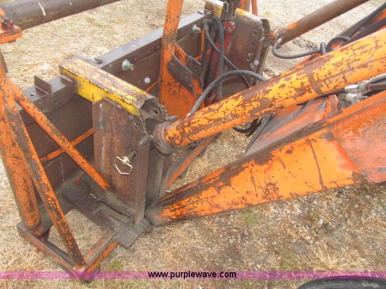 image for item F7182 1971 International Farmall 826 tractor