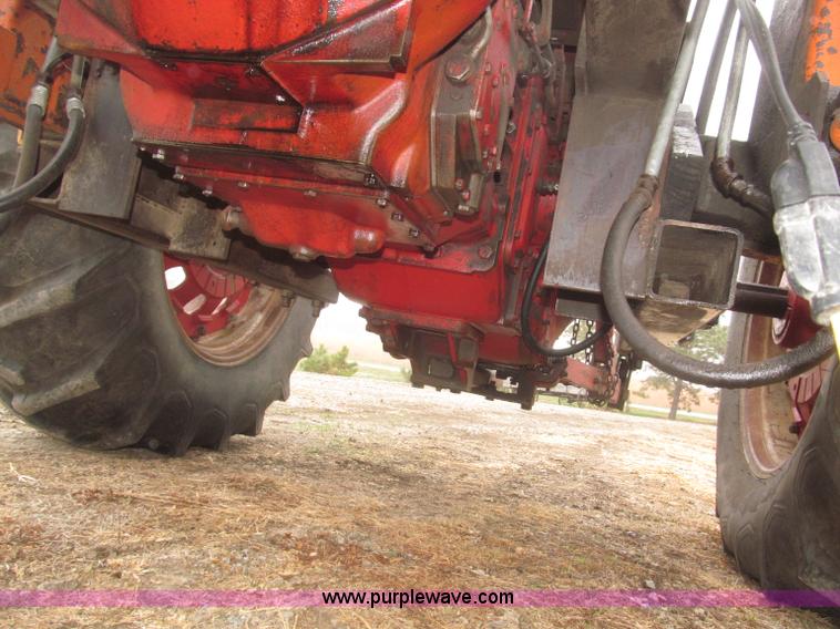 image for item F7182 1971 International Farmall 826 tractor