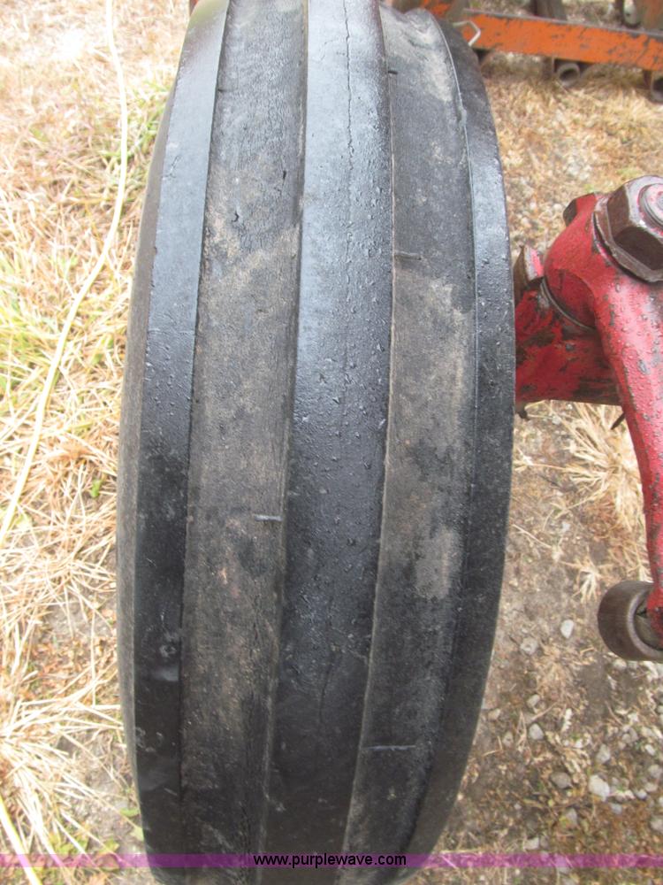 image for item F7182 1971 International Farmall 826 tractor