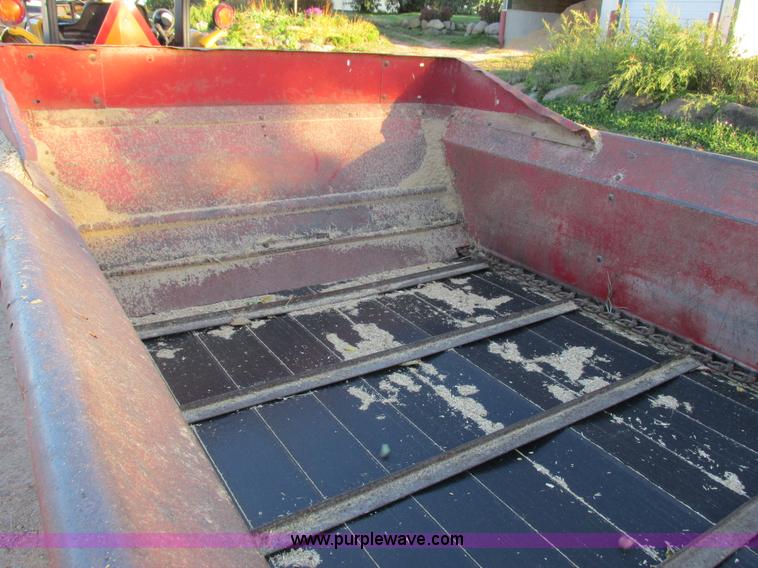 image for item G8945 New Holland 155 manure spreader