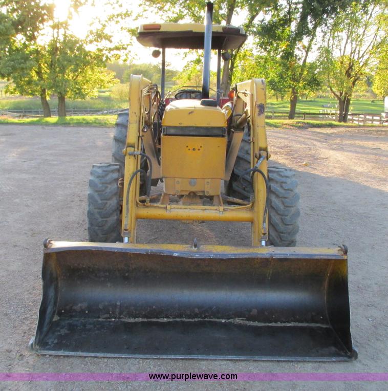 image for item G8946 John Deere 2155 tractor