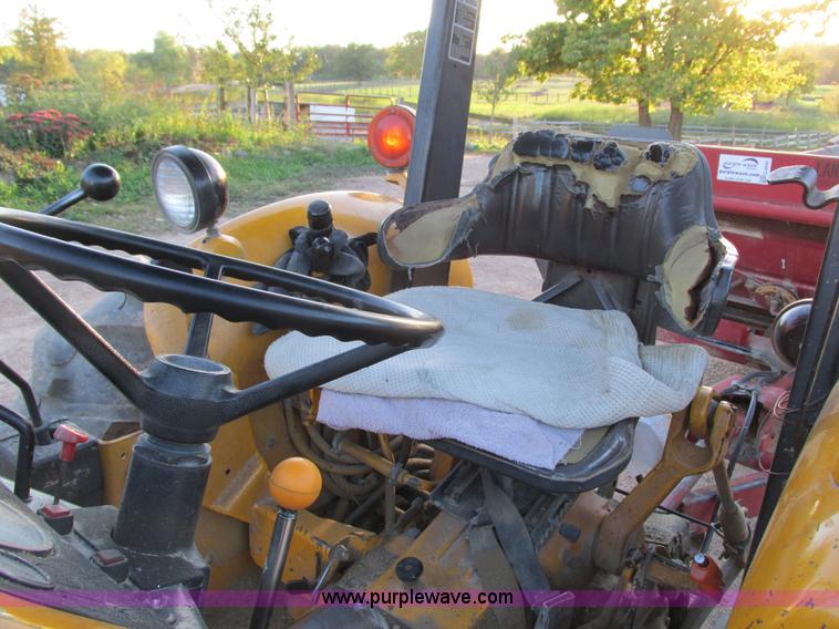 image for item G8946 John Deere 2155 tractor