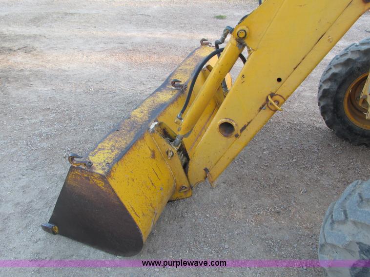 image for item G8946 John Deere 2155 tractor