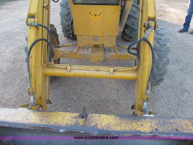 image for item G8946 John Deere 2155 tractor