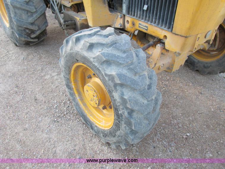 image for item G8946 John Deere 2155 tractor