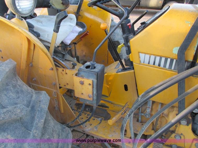 image for item G8946 John Deere 2155 tractor