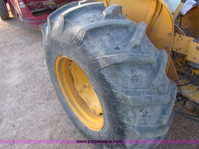 image for item G8946 John Deere 2155 tractor