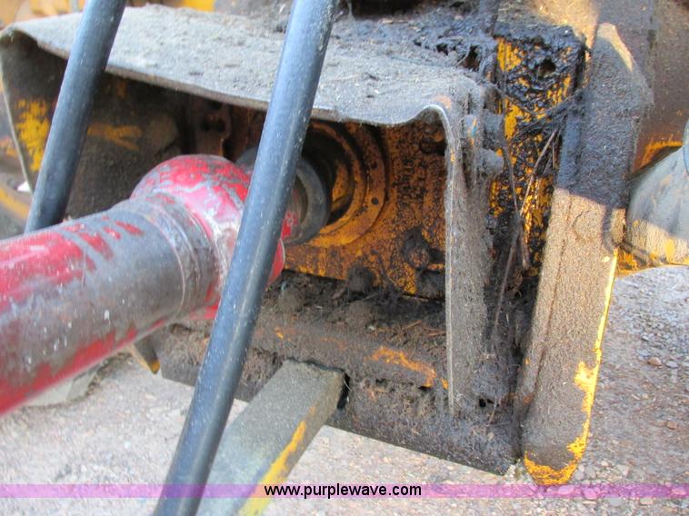 image for item G8946 John Deere 2155 tractor