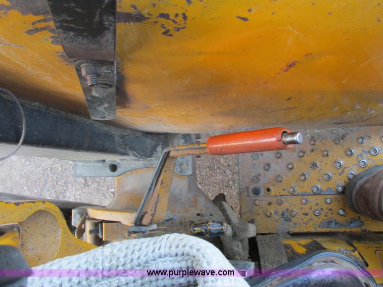 image for item G8946 John Deere 2155 tractor