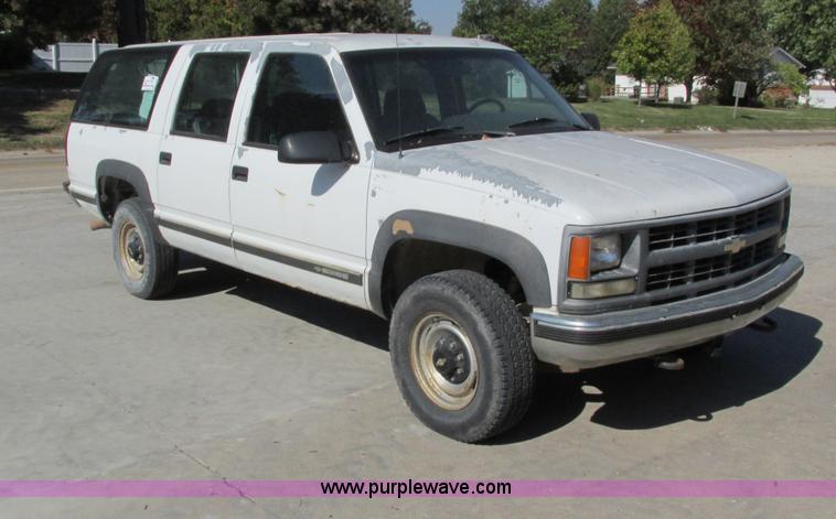 image for item I4224 1995 Chevrolet Suburban K2500 SUV