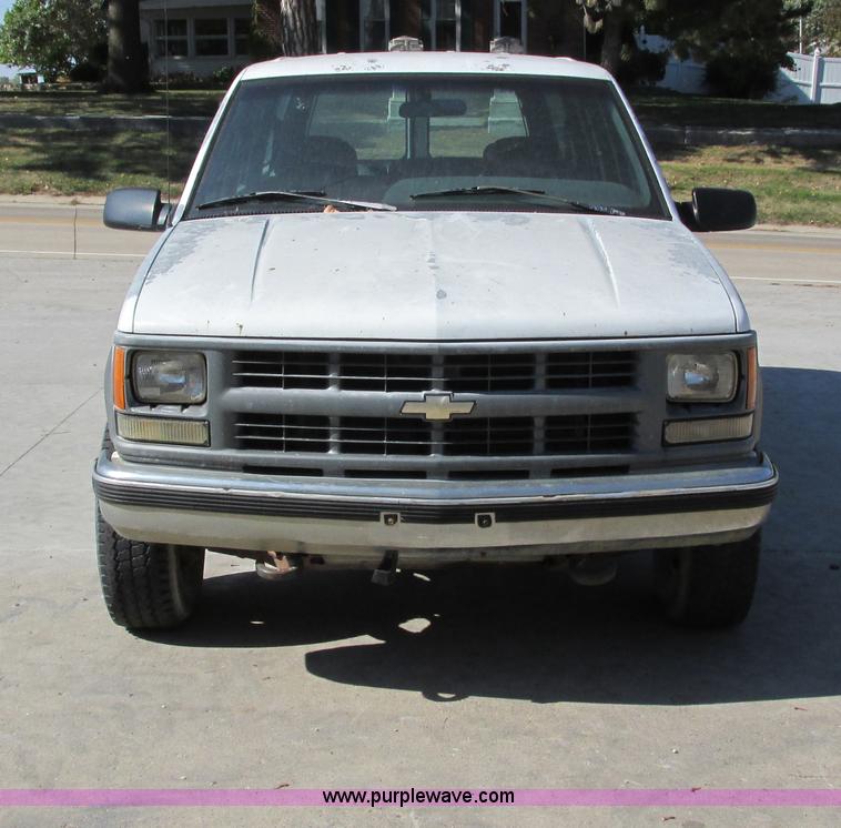 image for item I4224 1995 Chevrolet Suburban K2500 SUV