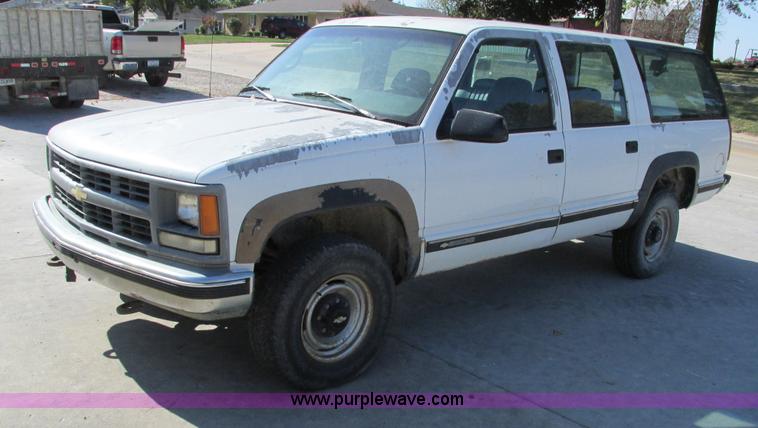 image for item I4224 1995 Chevrolet Suburban K2500 SUV