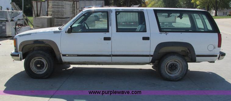 image for item I4224 1995 Chevrolet Suburban K2500 SUV